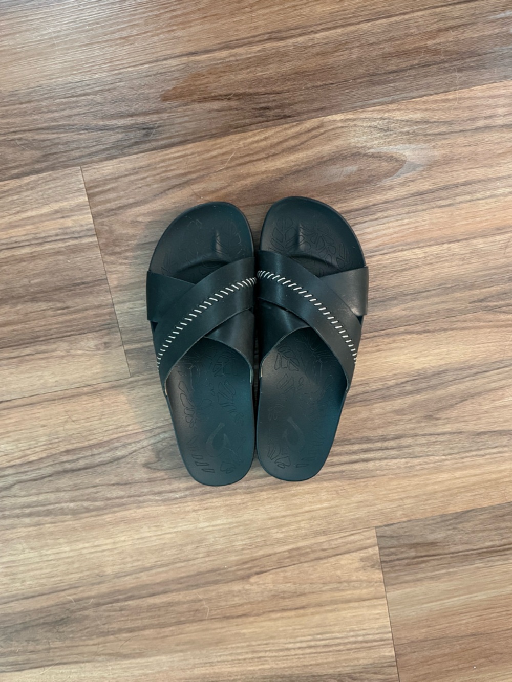 OluKai Kīpe‘a ‘Olu Women’s Leather Slide Sandals